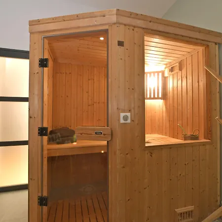 D'hotes Les Nuits Pastel Bed & Breakfast 4*