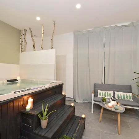 D'hotes Les Nuits Pastel Bed & Breakfast 4*