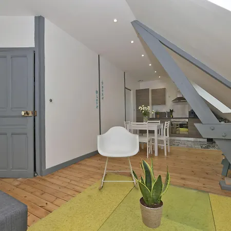 D'hotes Les Nuits Pastel Bed & Breakfast 4*
