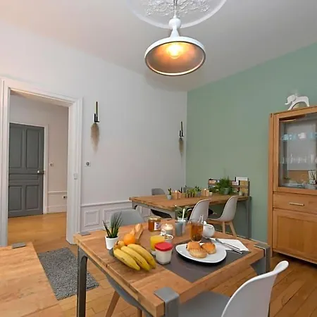D'hotes Les Nuits Pastel Bed & Breakfast 4*