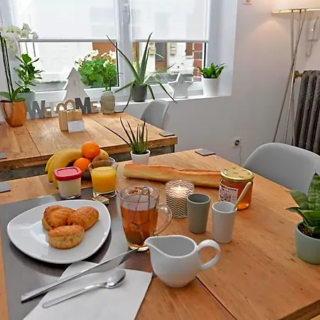 D'hotes Les Nuits Pastel Bed & Breakfast 4*