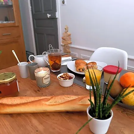 D'hotes Les Nuits Pastel Bed & Breakfast 4*