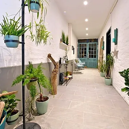 D'hotes Les Nuits Pastel Bed & Breakfast