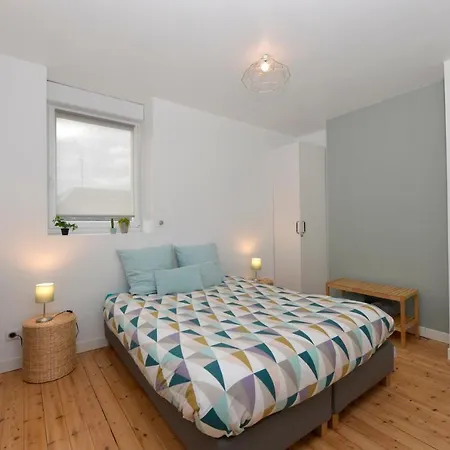 D'hotes Les Nuits Pastel Bed & Breakfast 4*