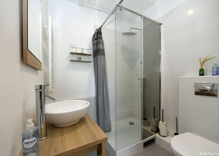 D'hotes Les Nuits Pastel Bed & Breakfast 4*